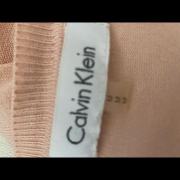 Calvin Klein. Pretty in pink women’s sweater. - Picture 4 of 4